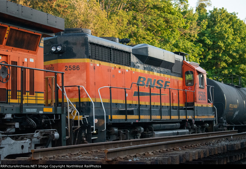 BNSF 2586